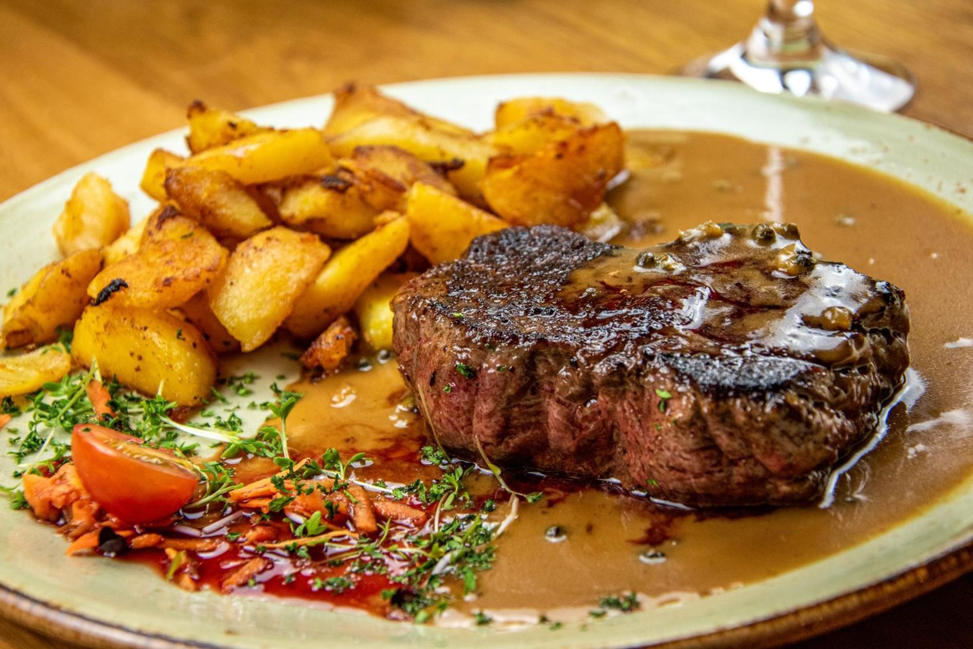 Deutsches Haus Hotel Restaurant Gastwirtschaft Biergarten Am Radweg Bermuthshain Екстериор снимка